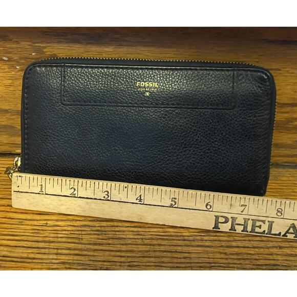 Fossil Black Leather Zip Around Wallet Women’s Full Size - Picture 3 of 4